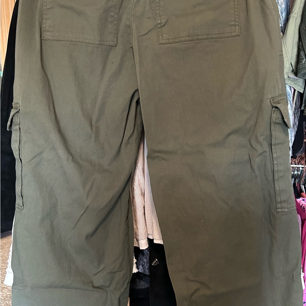 Cute army green cargo pants! Size 10 - Picture 3 of 3